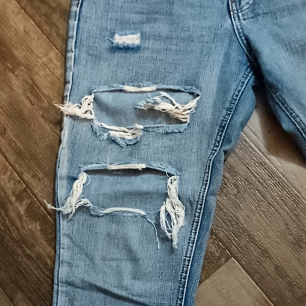 Distressed Boyfriend Jeans - Picture 6 of 11